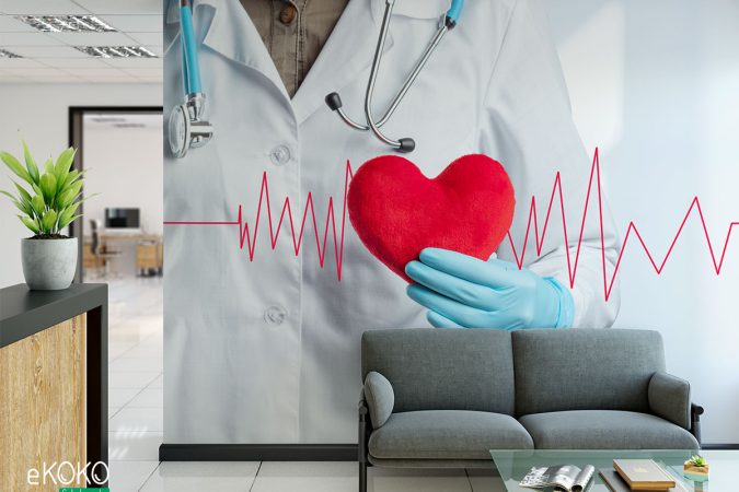 lekarz ze stetoskopem trzyma pluszowe serce na tle kardiogramu - fototapeta do gabinetu medycznego