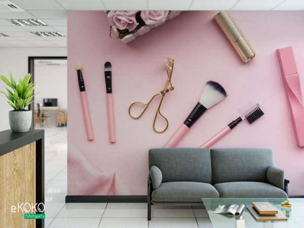 pędzle do makijażu na różowym tle - fototapeta do salonu kosmetycznego