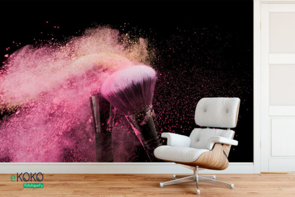 pędzle kosmetyczne i chmura pudru w różowych tonach - fototapeta do salonu kosmetycznego