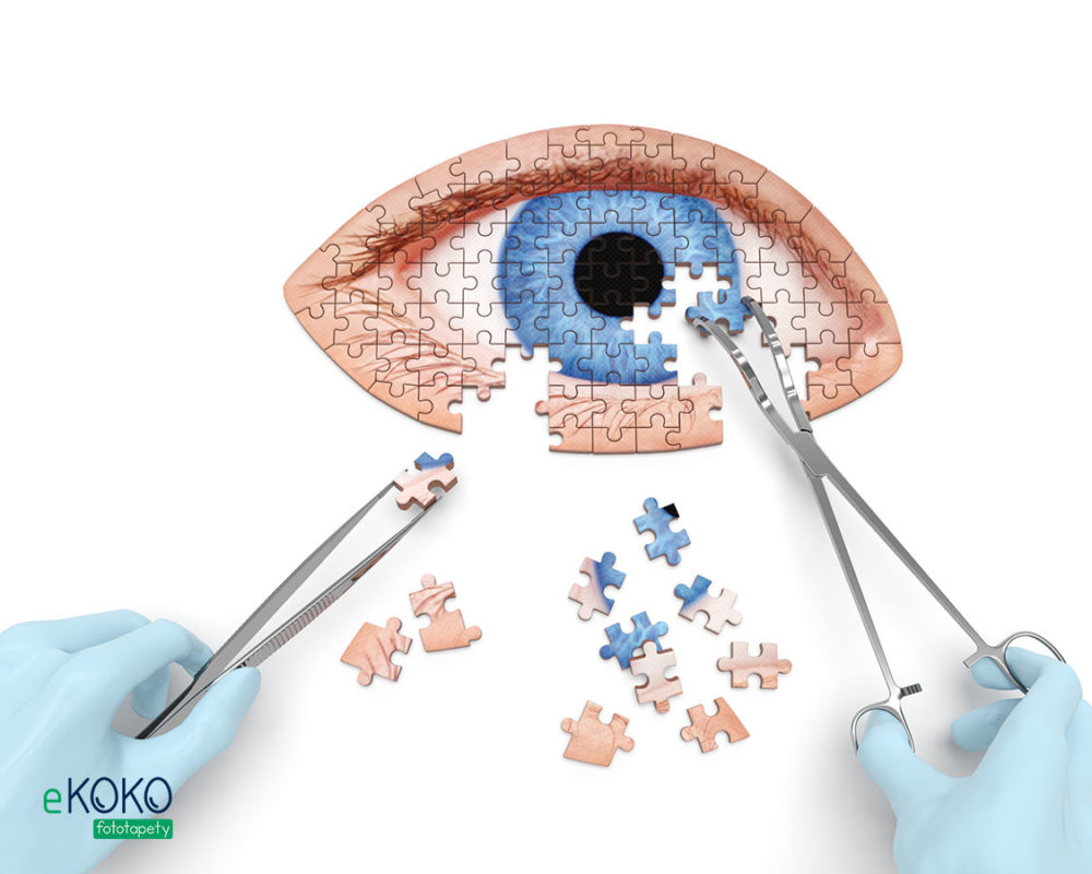 ręce chirurga układają narzędziami puzzle przedstawiające oko - fototapeta do gabinetu okulistycznego