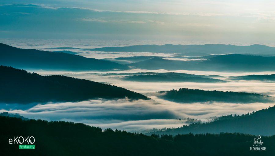 krajobraz góry nad zamgloną doliną - fototapeta