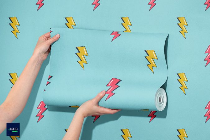 pattern kolorowe błyskawice na niebieskim tle - tapeta dla młodzieży