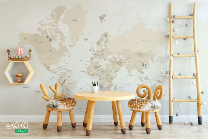 Kremowa mapa świata z nazwami Państwa i zwierzątkami, tapeta do pokoju dziecka